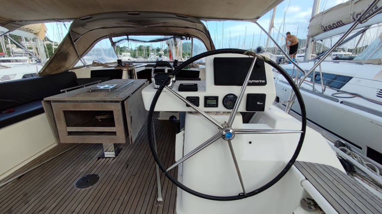 Photo #6 - Dufour 520 GL (MOBY SICK) en Le Marin - 29271