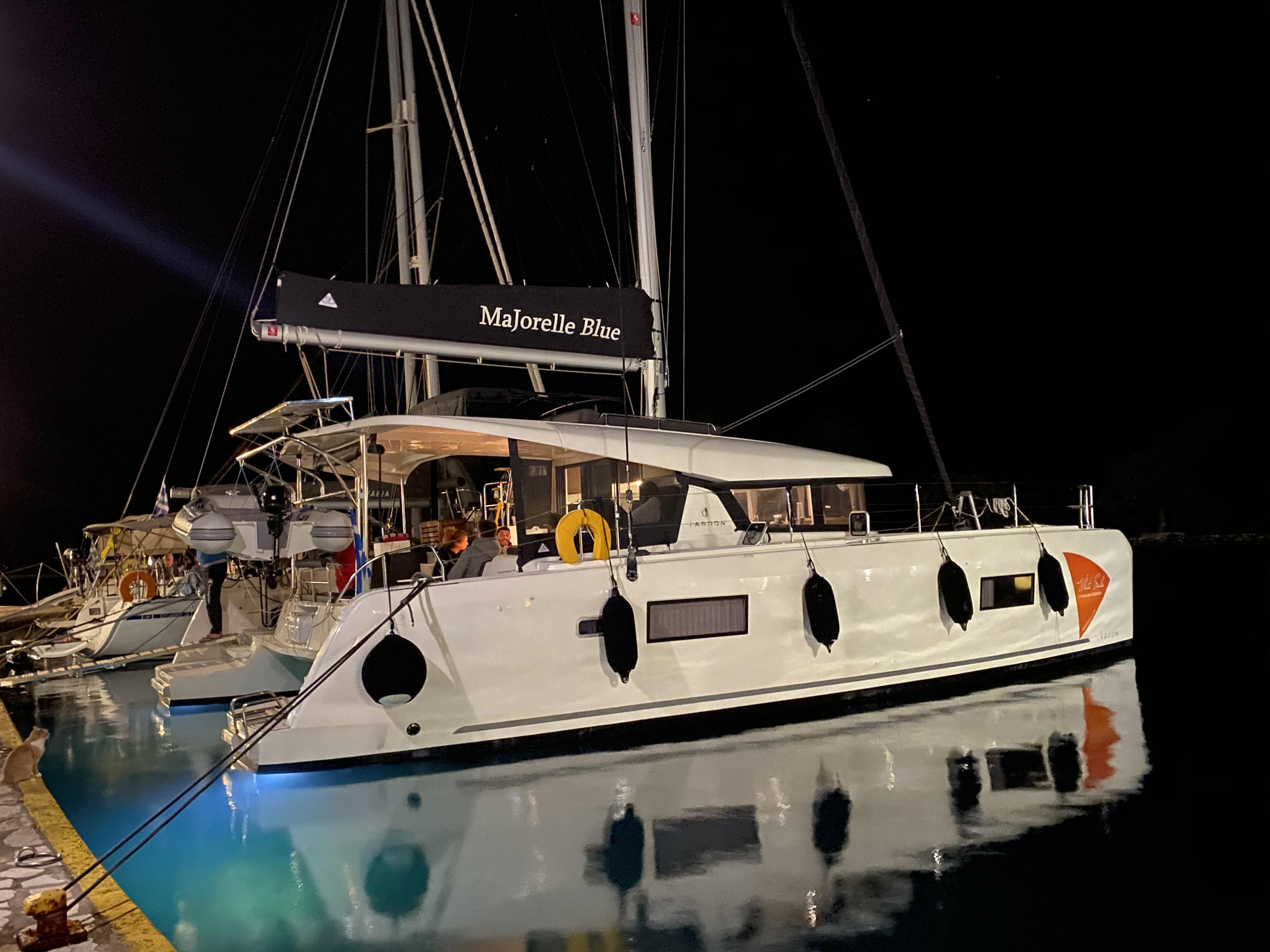Photo #3 - Lagoon 42 - 4 + 2 cab. (Majorelle Bleu) in Preveza - 29360