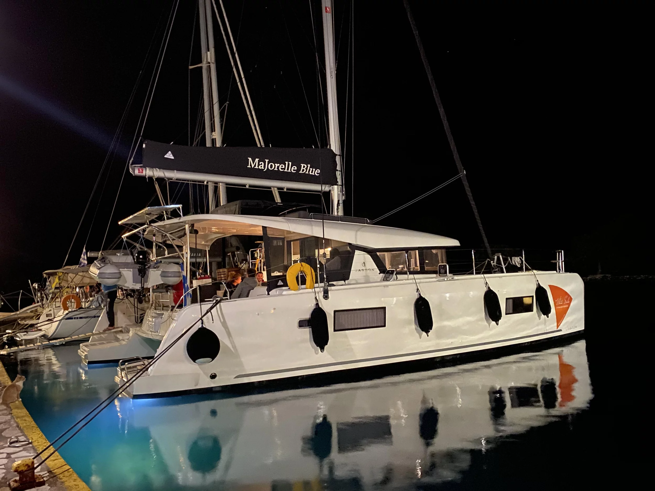 Lagoon 42 - 4 + 2 cab. (Majorelle Bleu)  - 2