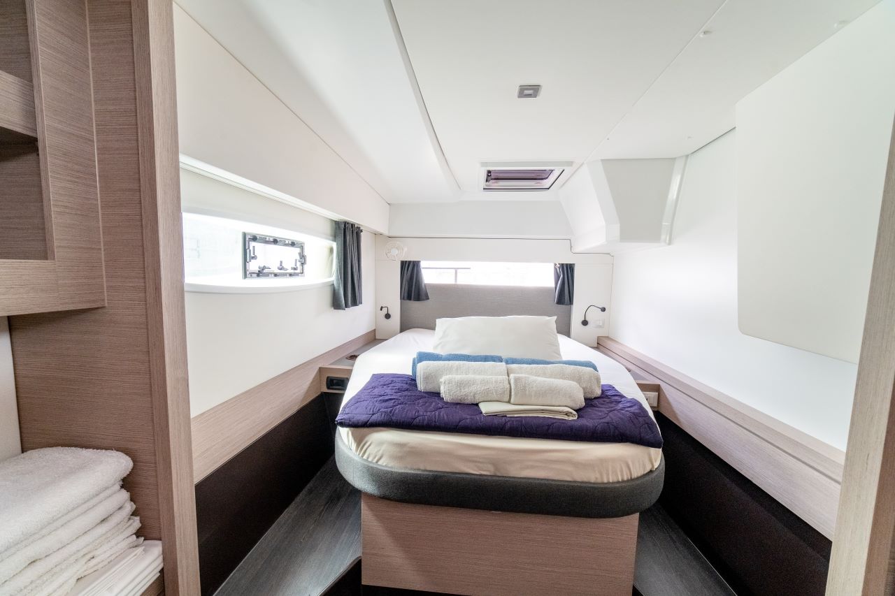Photo #8 - Fountaine Pajot Astrea 42 - 3 + 2 cab. (NARNIA) en Athènes - 29380