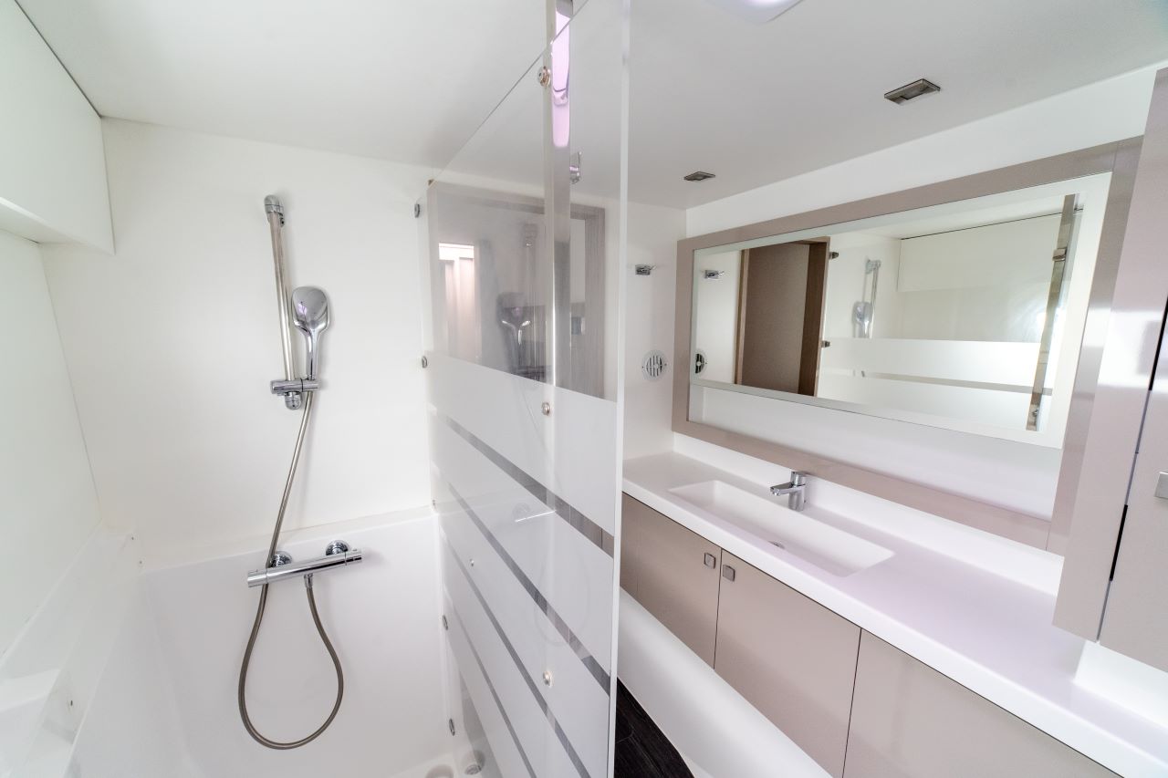 Photo #9 - Fountaine Pajot Astrea 42 - 3 + 2 cab. (NARNIA) en Athènes - 29380