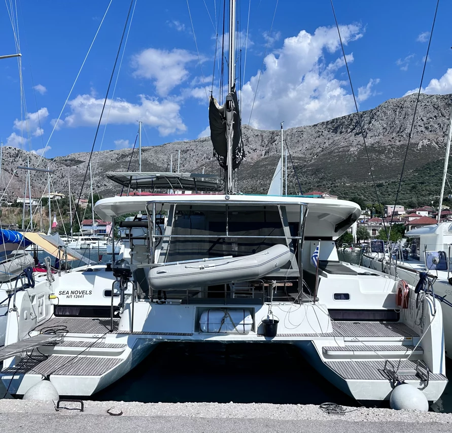 Lagoon 42 - 4 + 2 cab. (Sea novels)  - 2