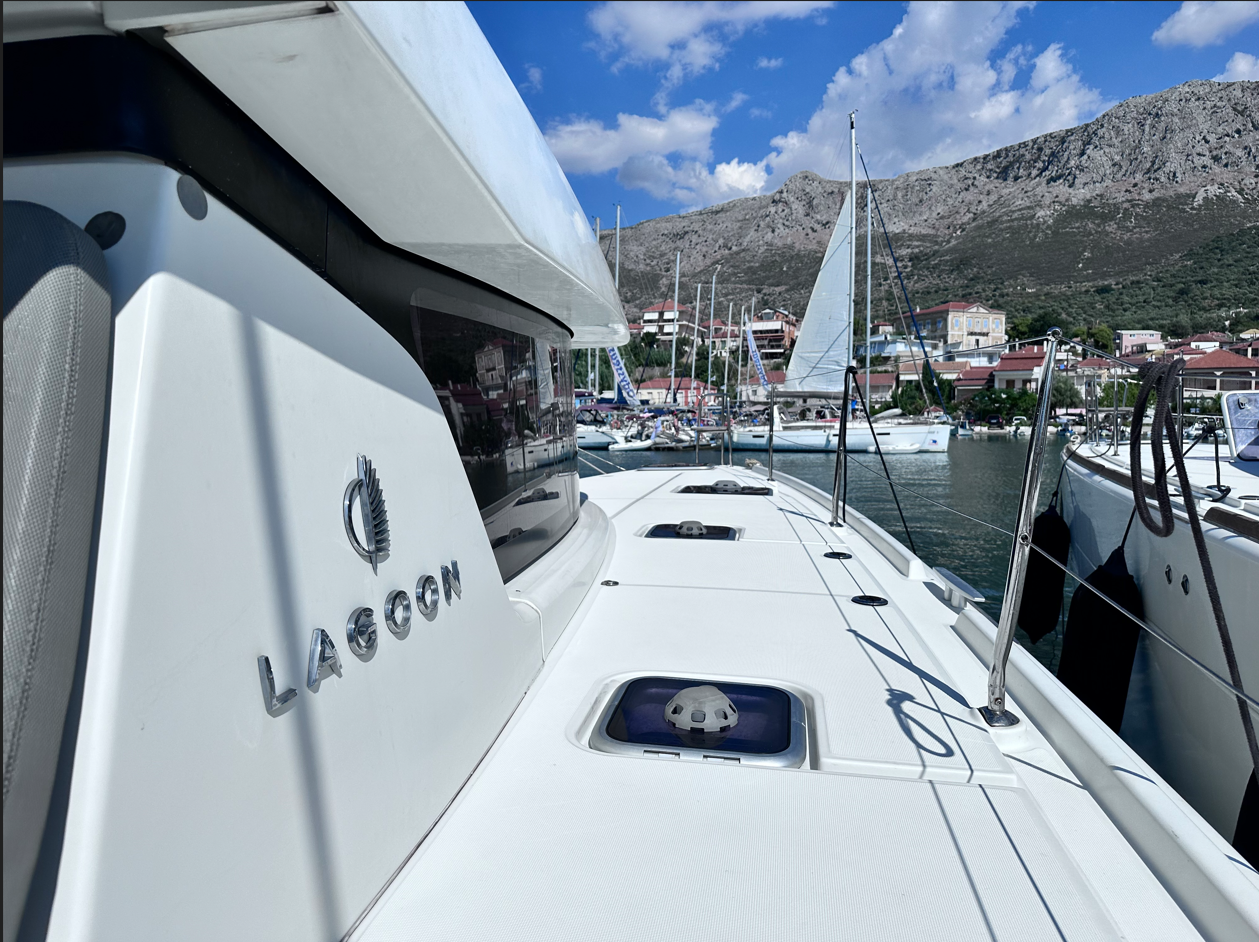 Photo #6 - Lagoon 42 - 4 + 2 cab. (Sea novels) in Paleros - 29479