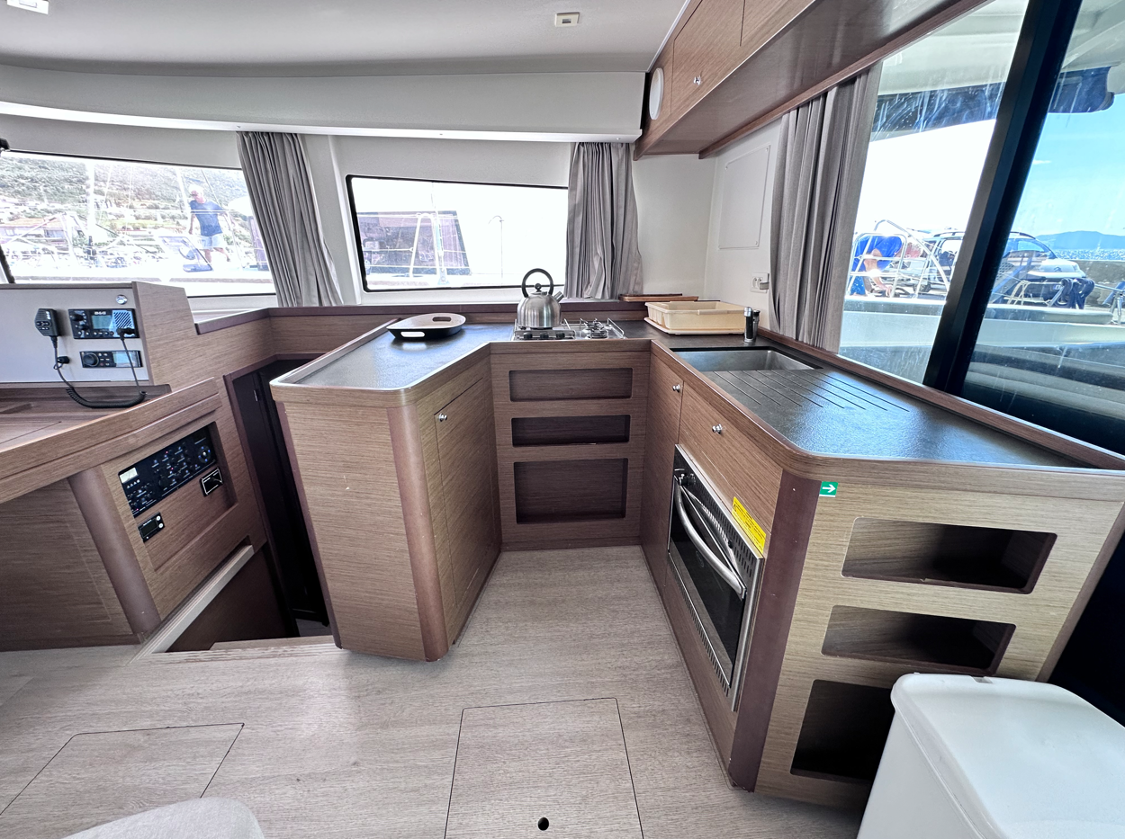 Photo #16 - Lagoon 42 - 4 + 2 cab. (Sea novels) in Paleros - 29479