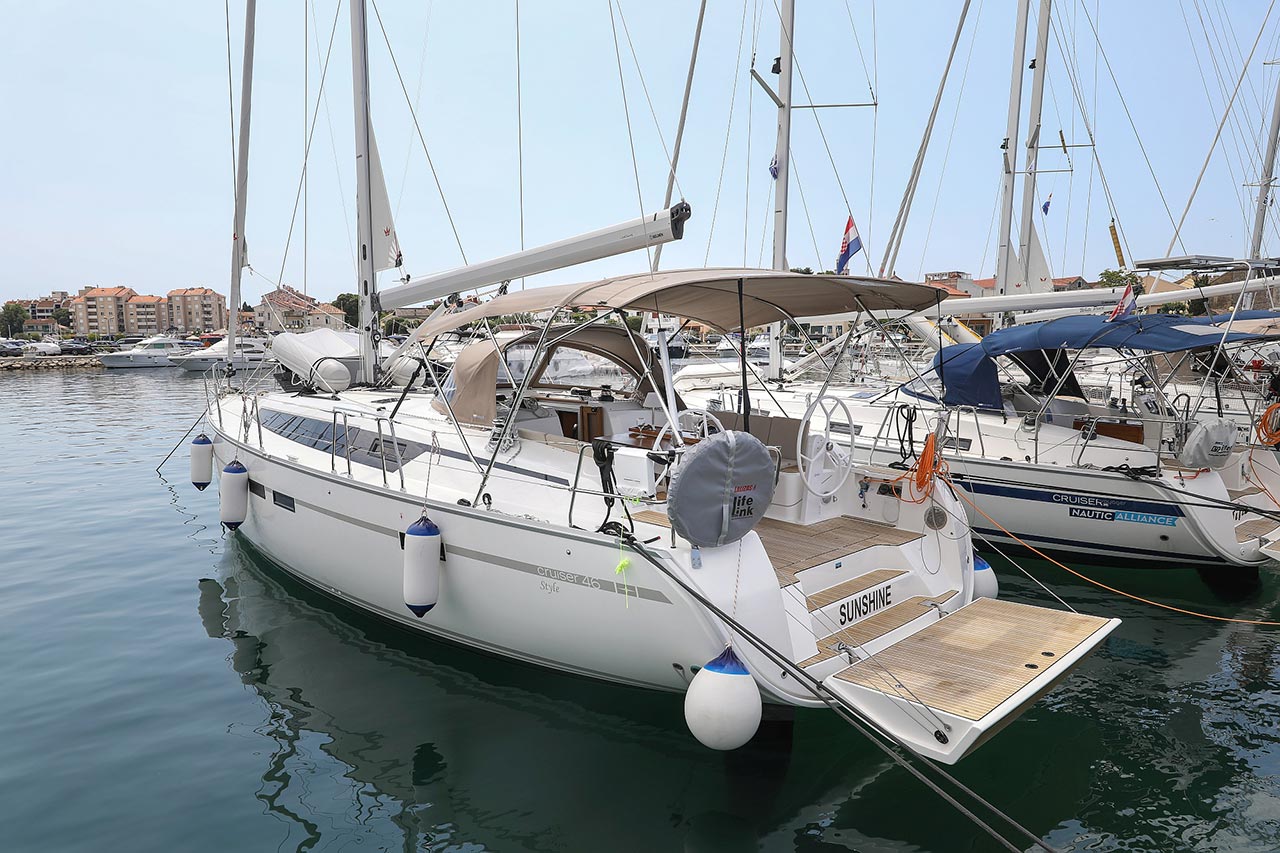 Photo #5 - Bavaria Cruiser 46 Style - 4 cab. (Sunshine) in Trogir - 29480