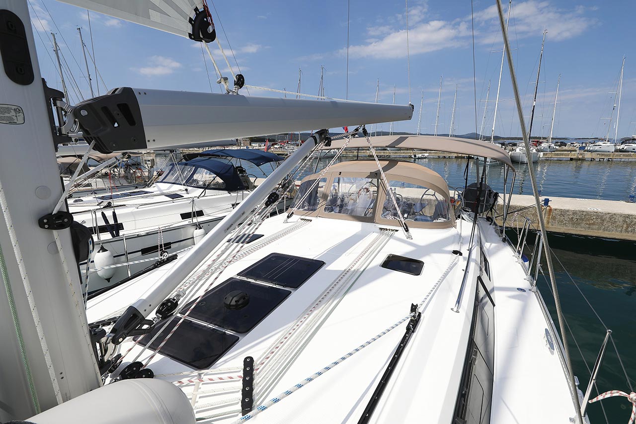 Photo #7 - Bavaria Cruiser 46 Style - 4 cab. (Sunshine) in Trogir - 29480