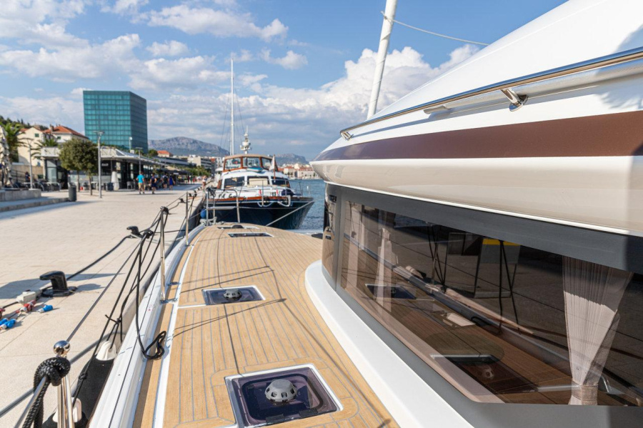 Photo #4 - Lagoon 50 - 5 + 2 cab. (Princess Kiss - Crewed) in Split - 29500