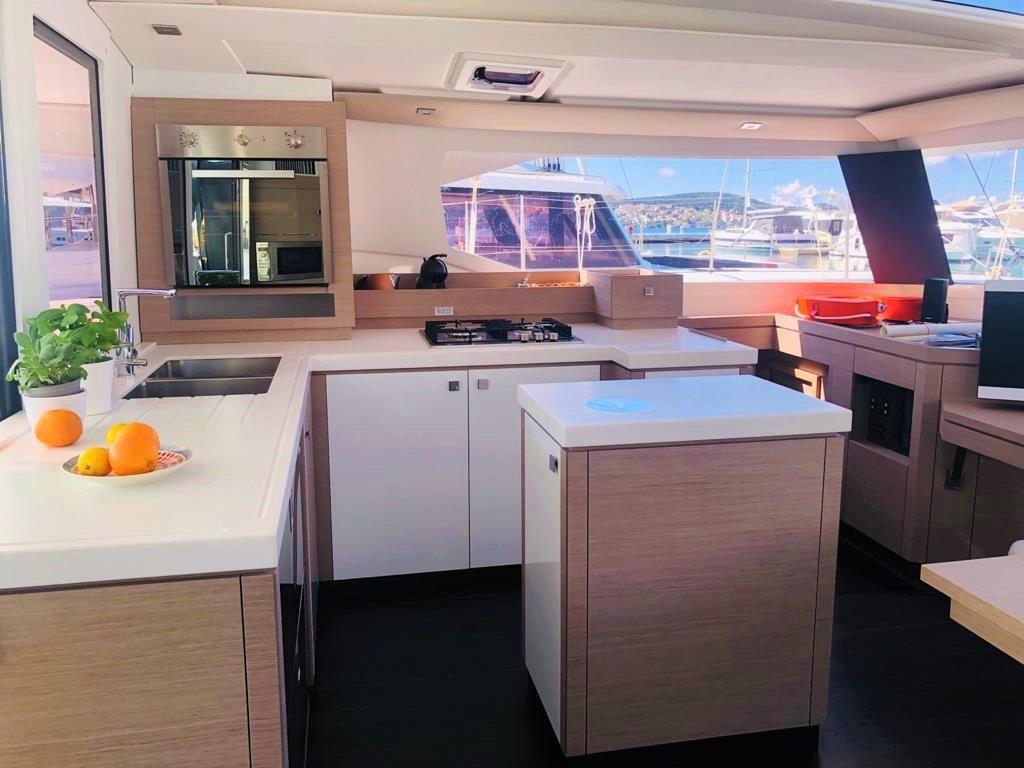 Photo #6 - Fountaine Pajot Saona 47 Quintet - 5 + 1 cab. (Desafinado) in Trogir - 29506