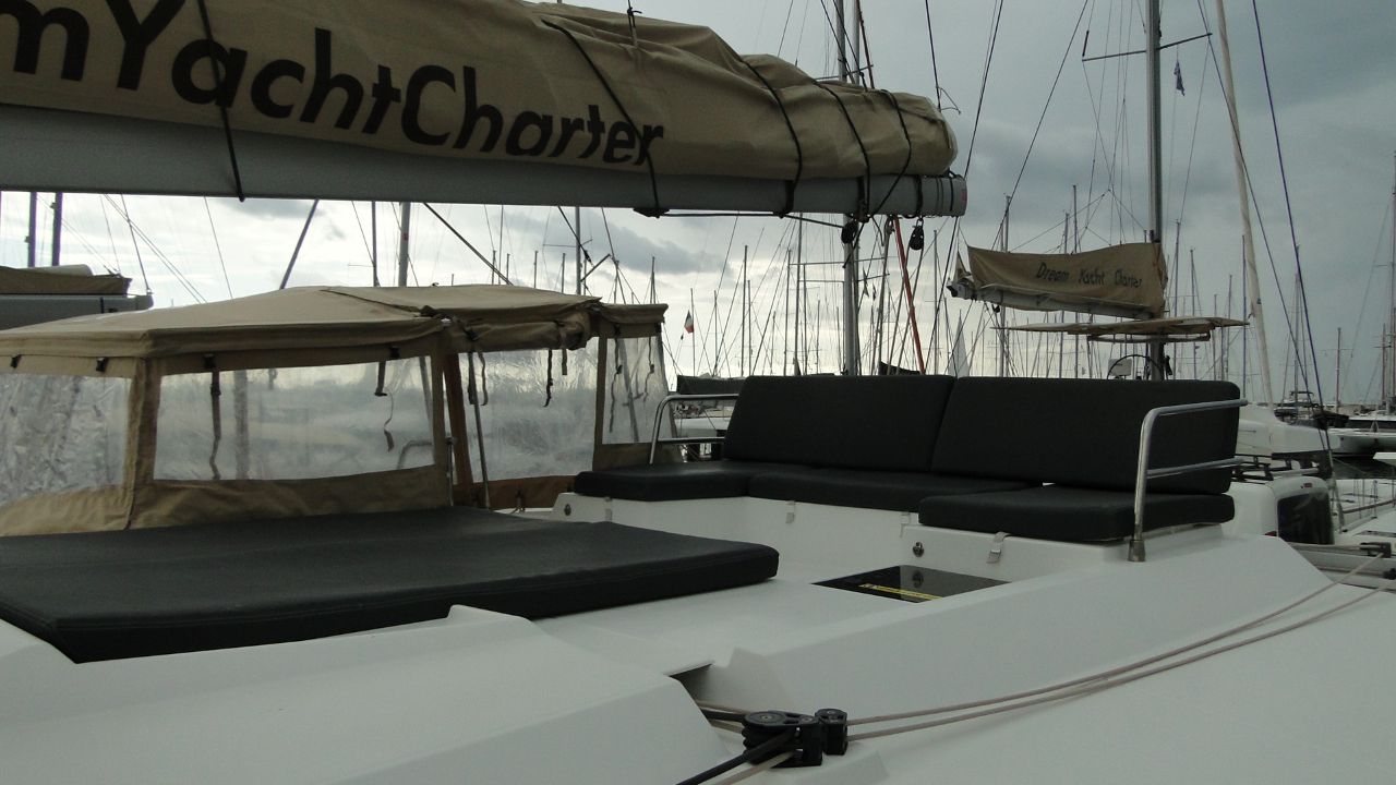 Photo #4 - Fountaine Pajot Saona 47 Quintet - 5 + 1 cab. (NEFELI) en Atenas - 29541