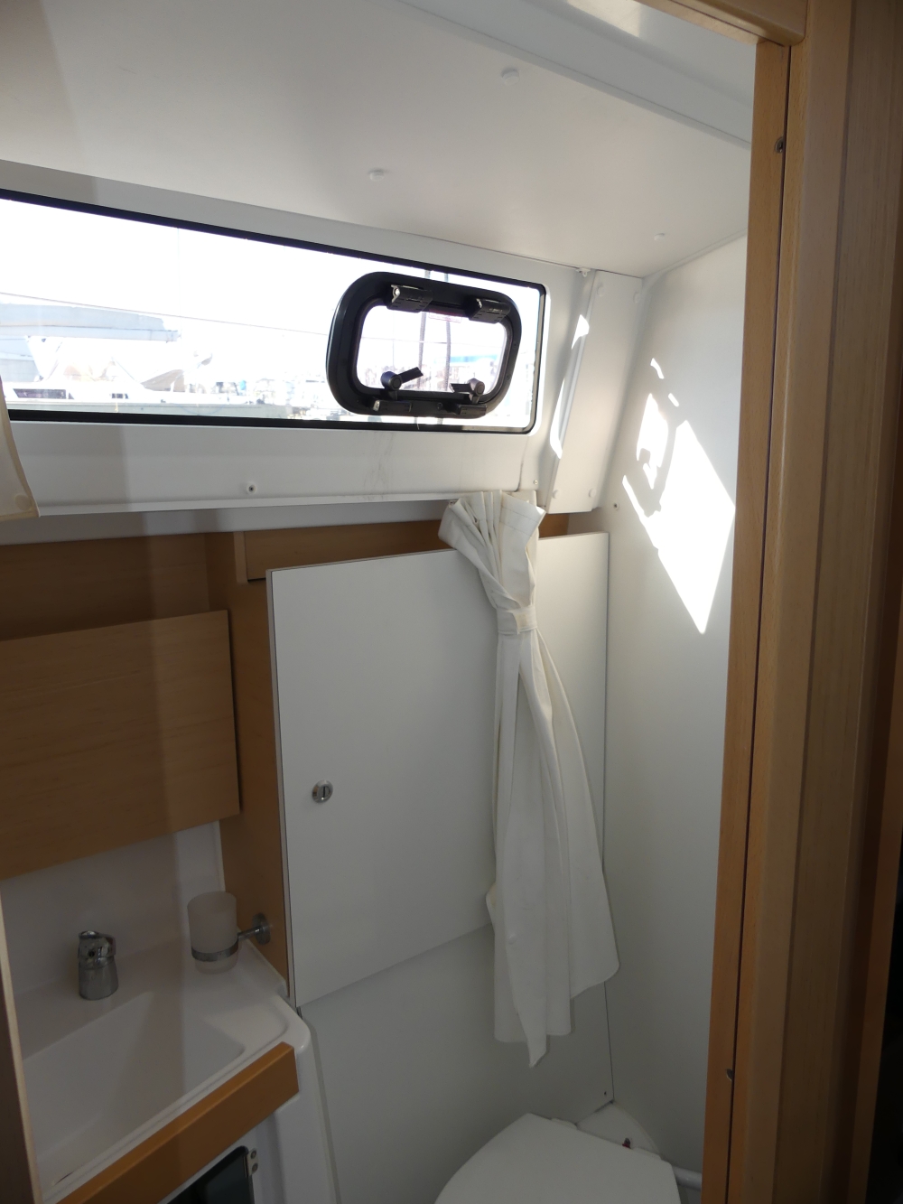 Photo #9 - Oceanis 38 - 3 cab. (Omega) in Biograd - 29582