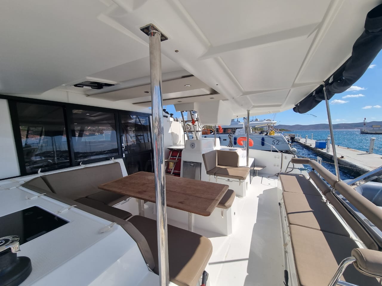 Photo #4 - Fountaine Pajot Astrea 42 - 4 + 2 cab. (Princess Kiara) in Lavrion - 29588