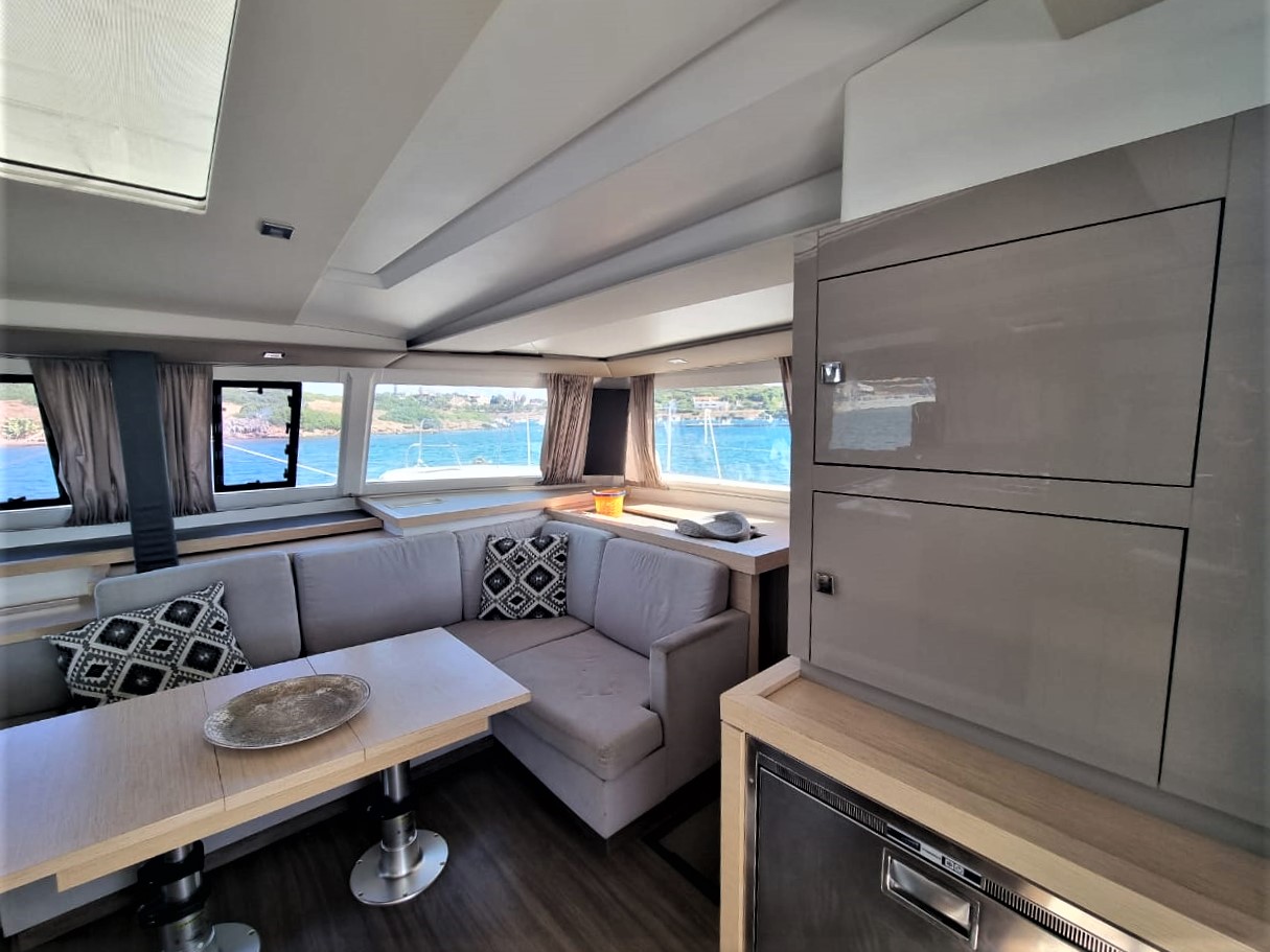 Photo #8 - Fountaine Pajot Astrea 42 - 4 + 2 cab. (Princess Kiara) in Lavrion - 29588