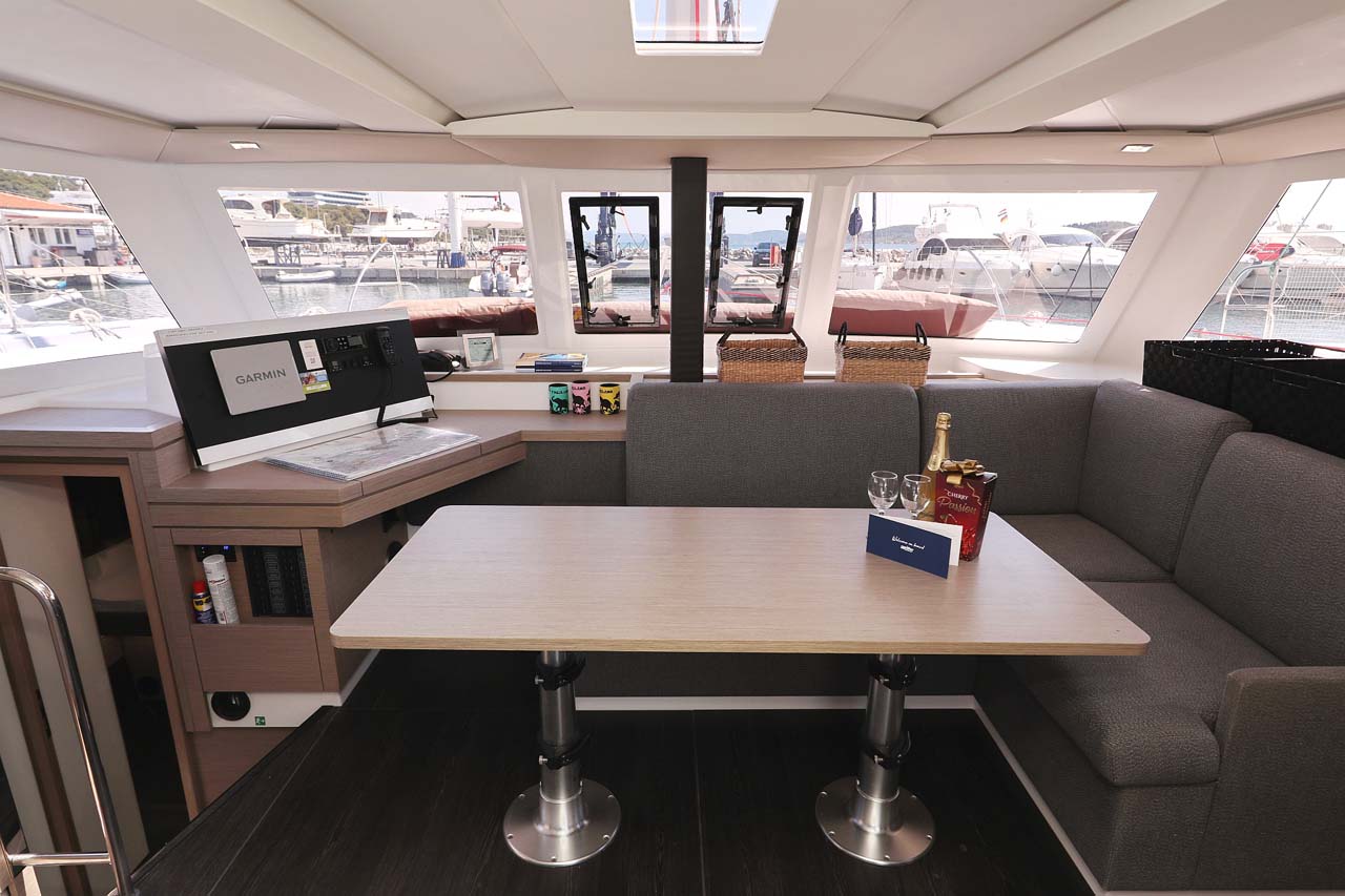 Photo #12 - Fountaine Pajot Lucia 40 - 4 cab. (Canopus) in Murter - 29708