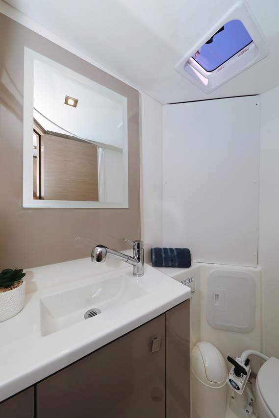Photo #29 - Fountaine Pajot Lucia 40 - 4 cab. (Canopus) in Murter - 29708
