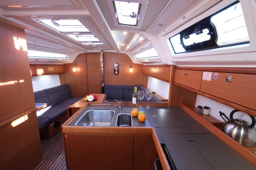 Bavaria Cruiser 37 - 3 cab. (Crush)  - 5