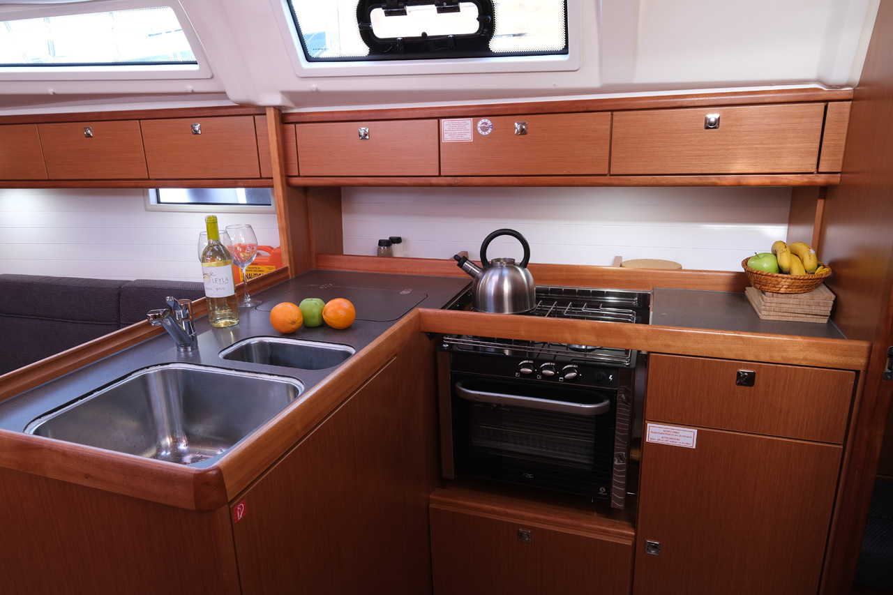 Photo #9 - Bavaria Cruiser 37 - 3 cab. (Crush) in Gocek - 29757