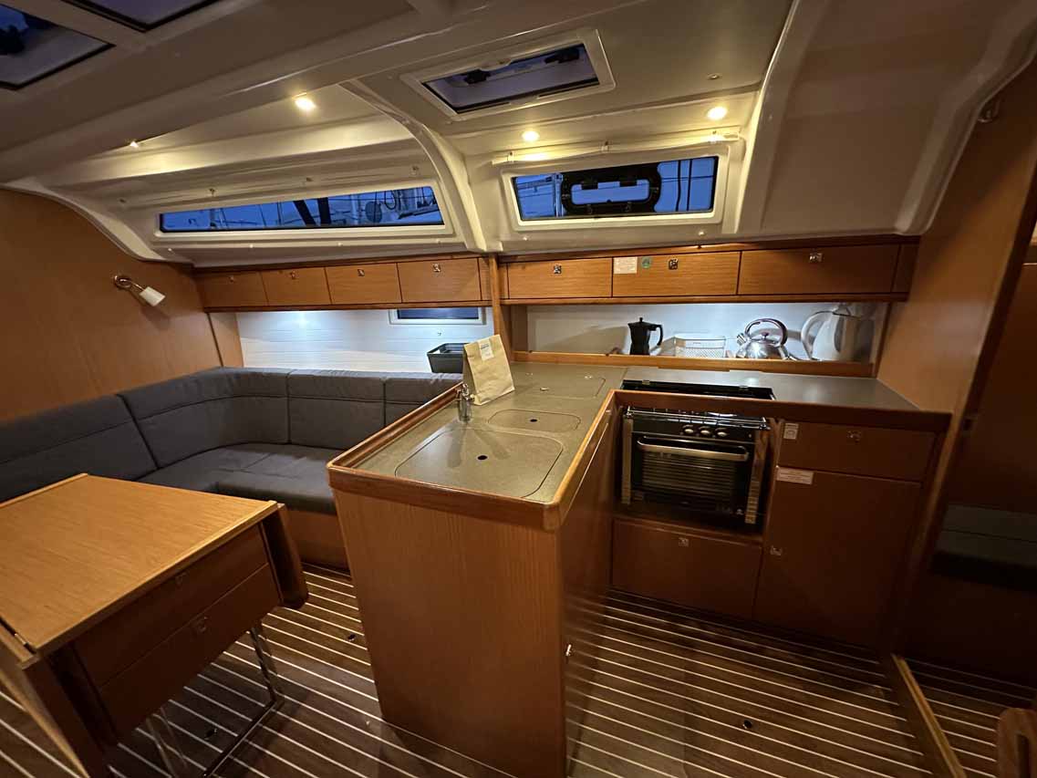 Photo #5 - Bavaria Cruiser 37 - 3 cab. (Emira) in Murter - 29778