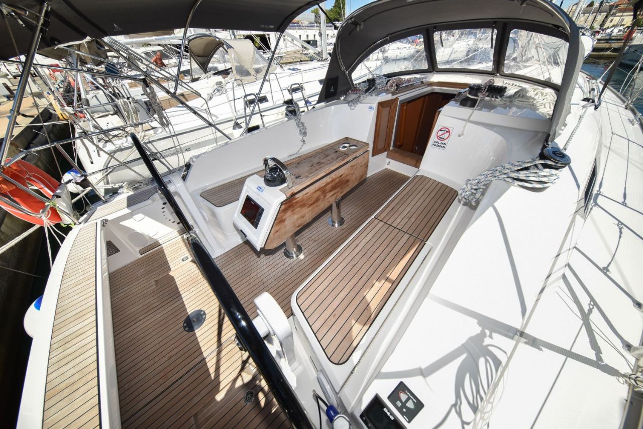 Photo #34 - Bavaria Cruiser 41 - 3 cab. (Nixie) in Zara - 29810