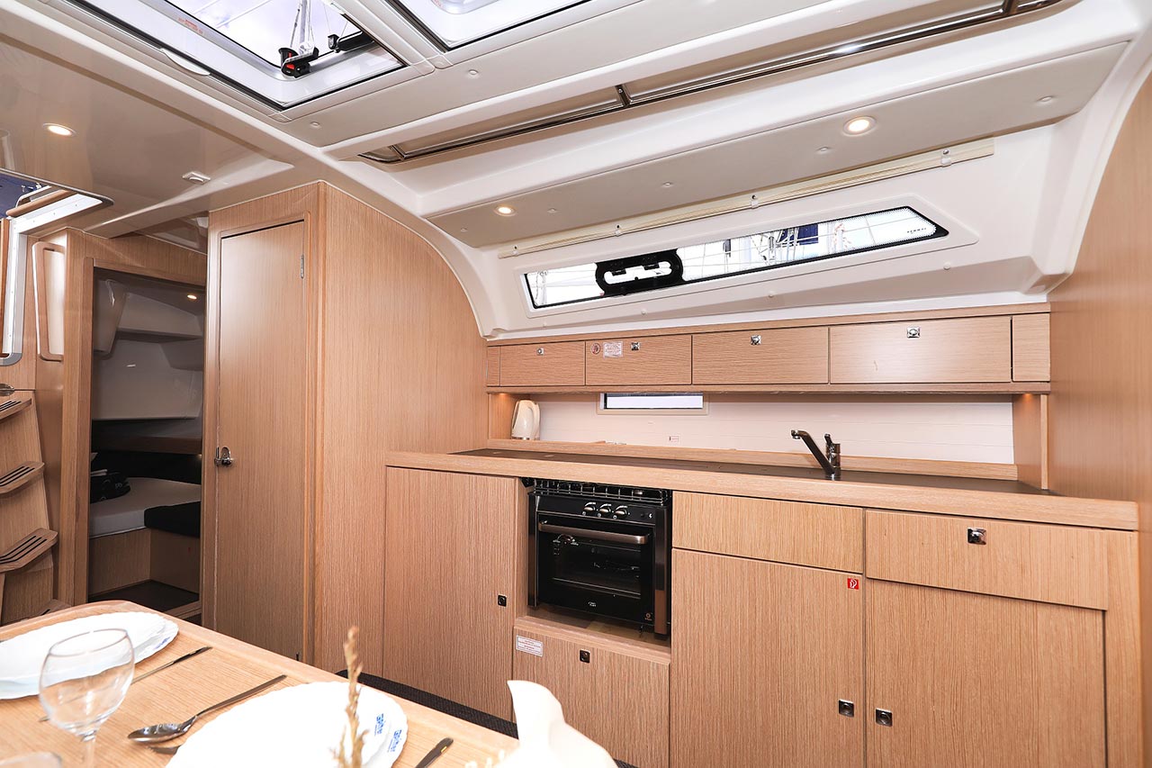 Photo #4 - Bavaria Cruiser 41 - 3 cab. (Fleur de Lys) en Murter - 29850