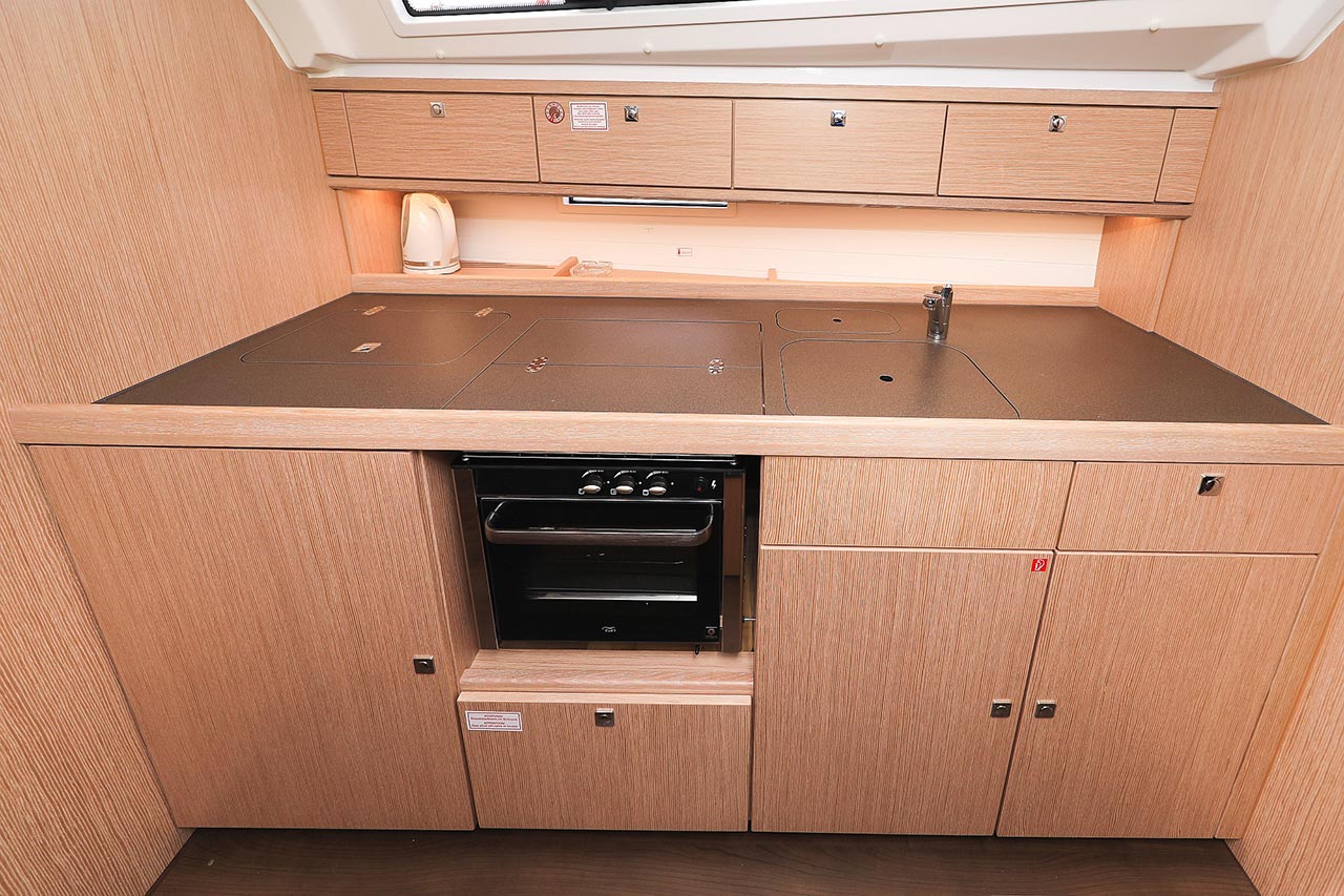 Photo #5 - Bavaria Cruiser 41 - 3 cab. (Fleur de Lys) en Murter - 29850