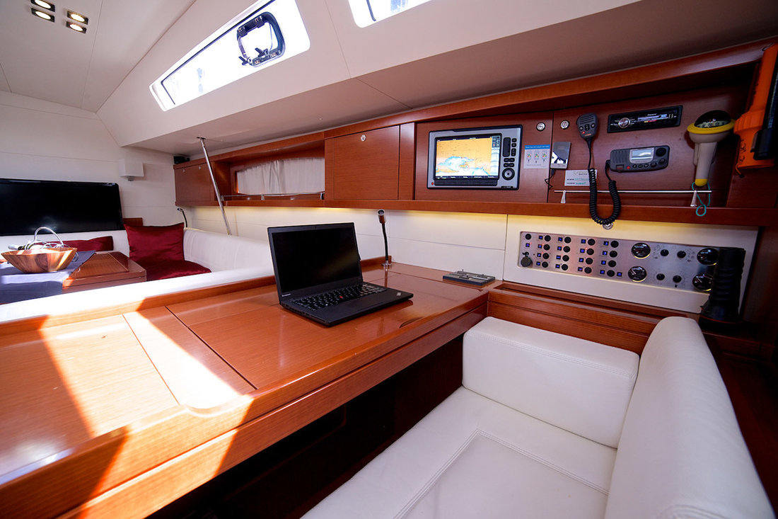 Photo #15 - Oceanis 58 - 3 + 1 cab. (Queen Axiera) in Trogir - 29932