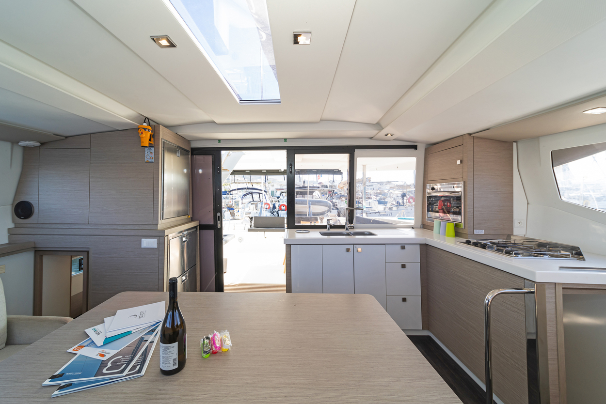 Photo #13 - Fountaine Pajot Lucia 40 - 4 cab. (E.S. II) in Lefkada - 29940