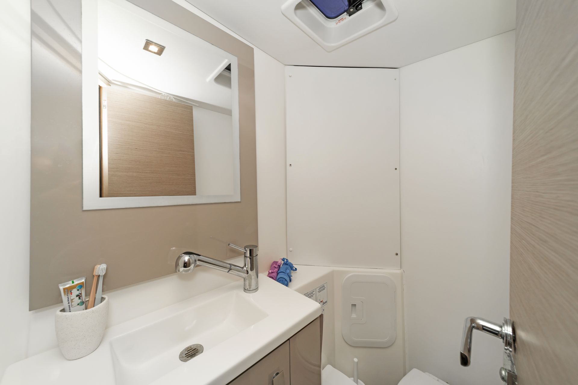 Photo #20 - Fountaine Pajot Lucia 40 - 4 cab. (E.S. II) in Lefkada - 29940