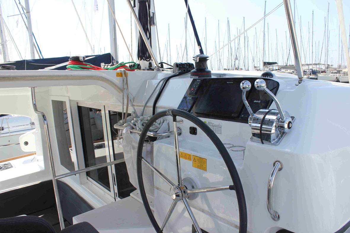 Photo #2 - Lagoon 40 - 4 + 2 cab (Georgios) en Atenas - 30001