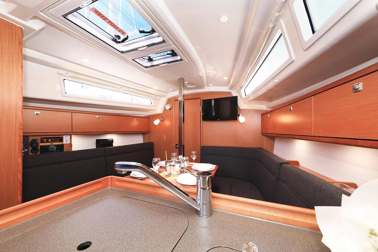 Bavaria Cruiser 34 (Deneb)  - 16