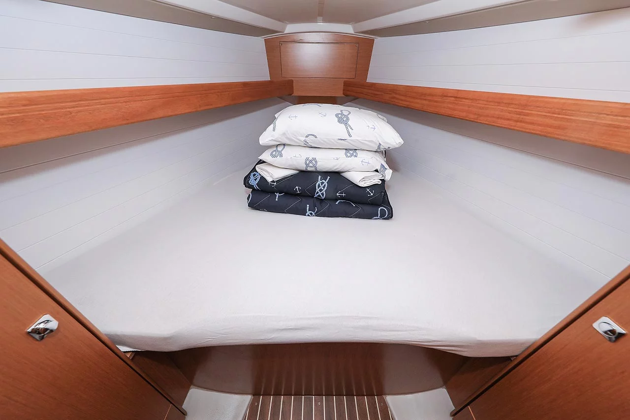 Bavaria Cruiser 34 (Deneb)  - 24