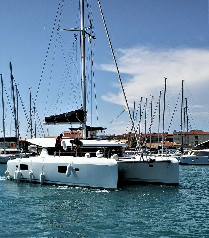 Photo #4 - Lagoon 42 - 4 + 2 cab. (Niki) in Lavrion - 30101