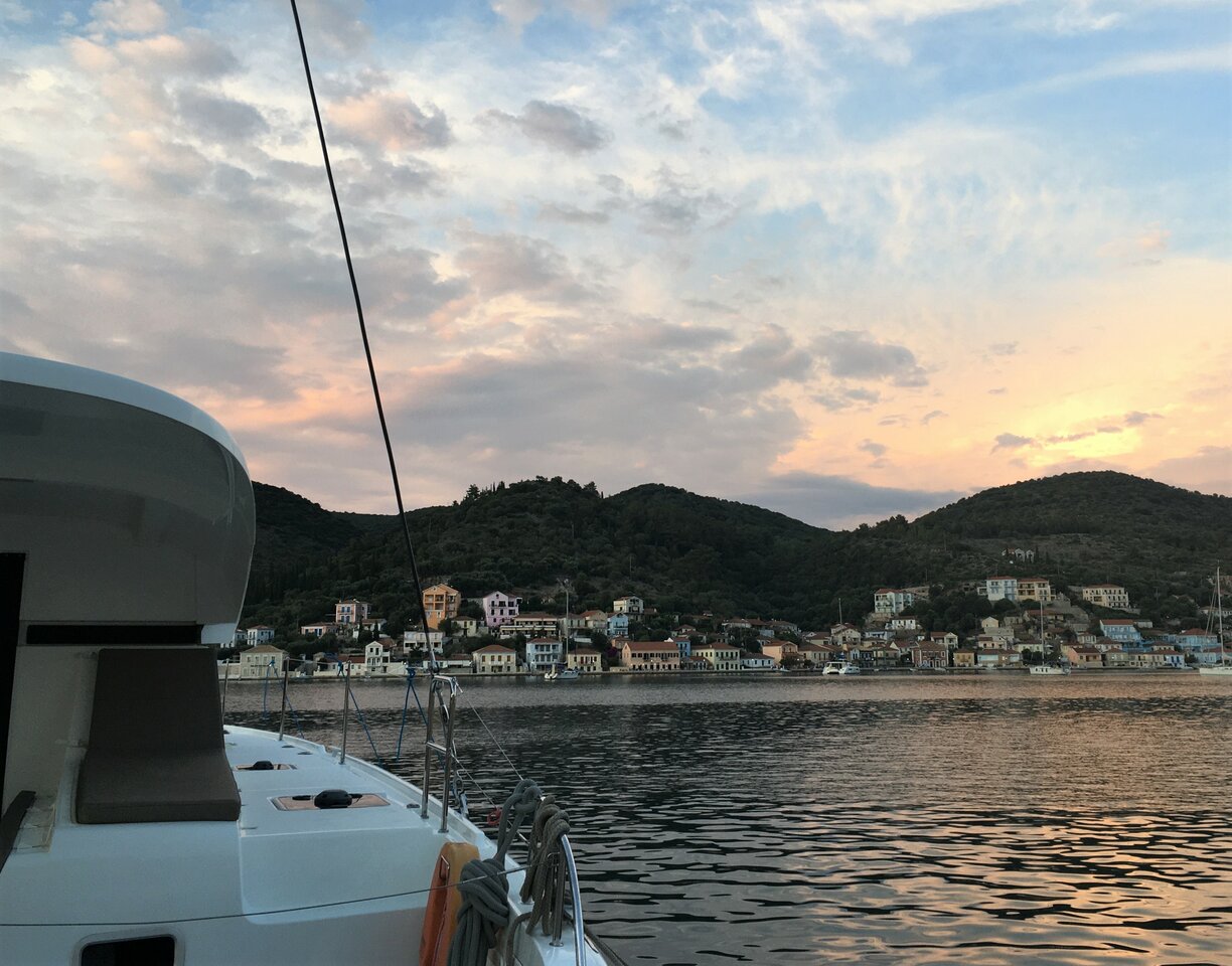 Photo #5 - Lagoon 42 - 4 + 2 cab. (Niki) in Lavrion - 30101