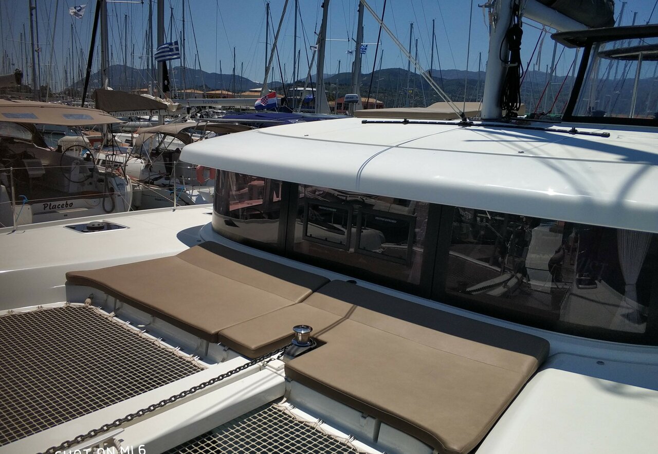 Photo #8 - Lagoon 42 - 4 + 2 cab. (Niki) in Lavrion - 30101
