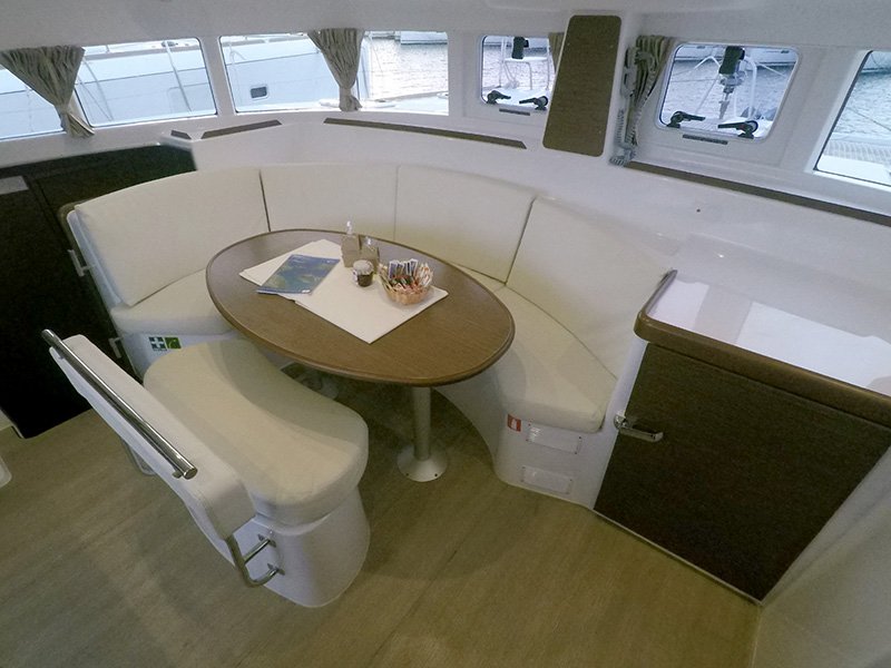 Photo #9 - Lagoon 380 - 4 + 2 cab. (Grey Pearl) in Sibenik - 30111
