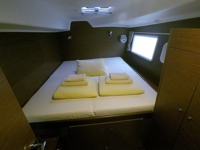 Photo #14 - Lagoon 380 - 4 + 2 cab. (Grey Pearl) in Sibenik - 30111