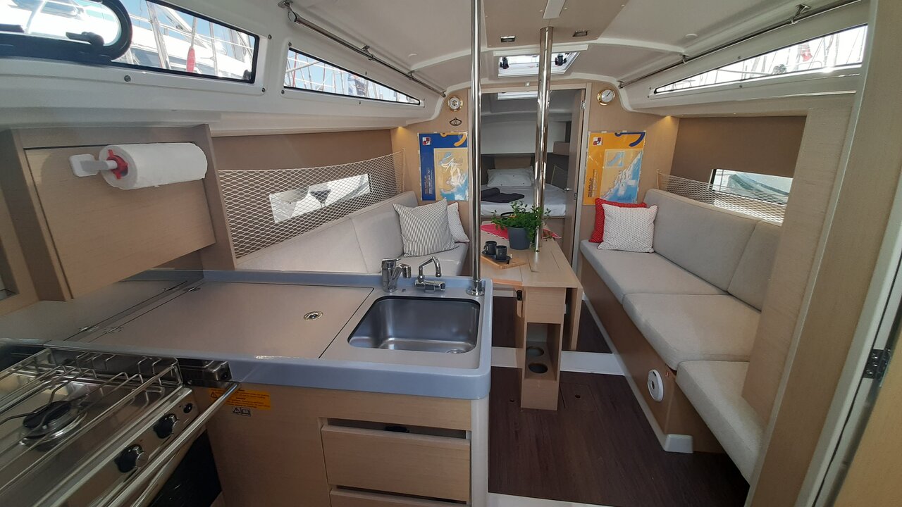 Photo #6 - Oceanis 30.1 (Mobula Zero) in Split - 30124