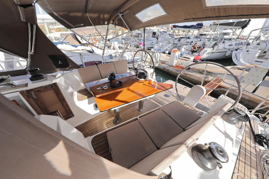 Photo #14 - Bavaria Cruiser 37 - 3 cab. (Vera) en Murter - 30150