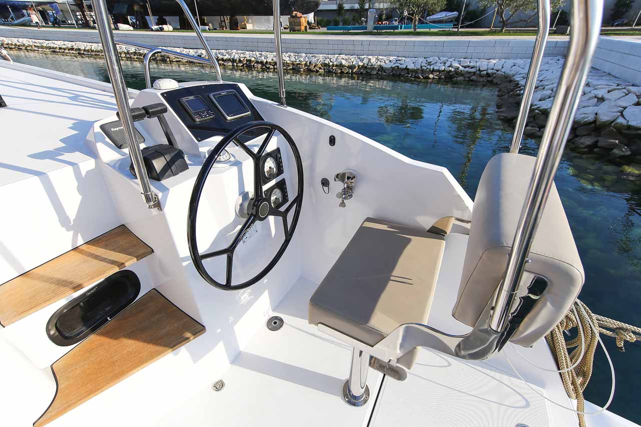 Photo #8 - Nautitech 40 Open - 4 + 2 cab. (Rosa) in Trogir - 30152