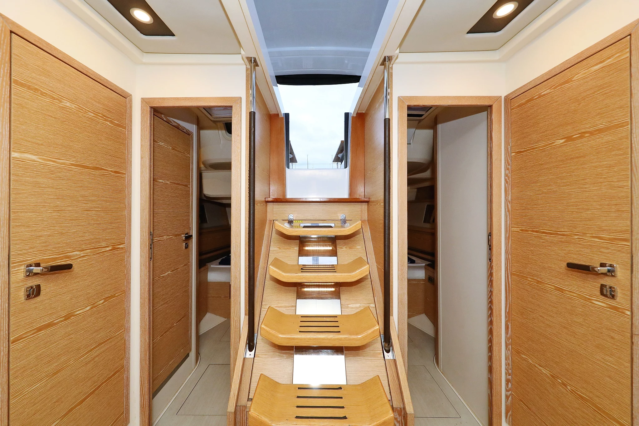 Hanse 588 - 5 + 1 cab. (Jasmine)  - 38