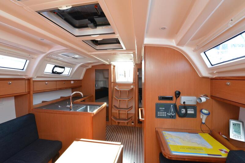 Photo #6 - Bavaria Cruiser 37 - 3 cab. (Eneja) en Biograd - 30264