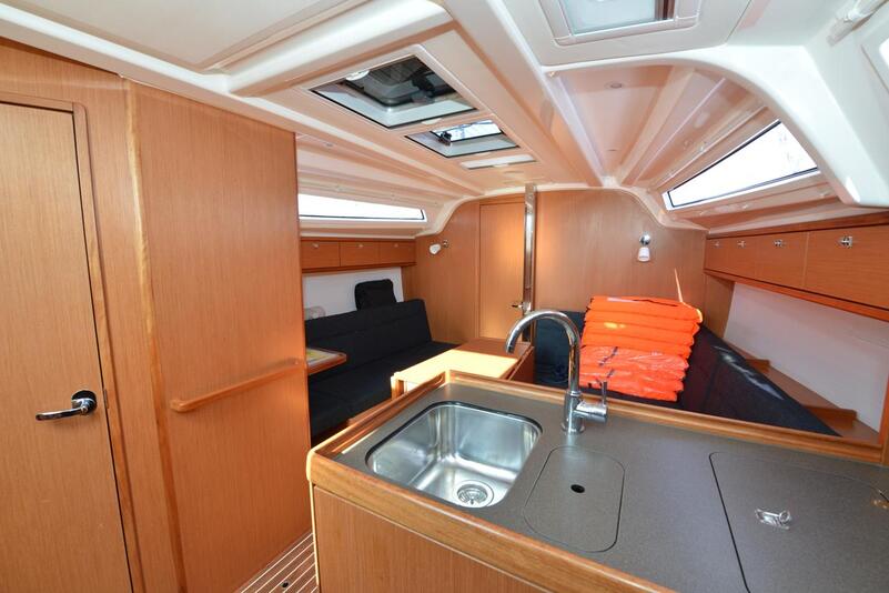 Photo #8 - Bavaria Cruiser 37 - 3 cab. (Eneja) en Biograd - 30264
