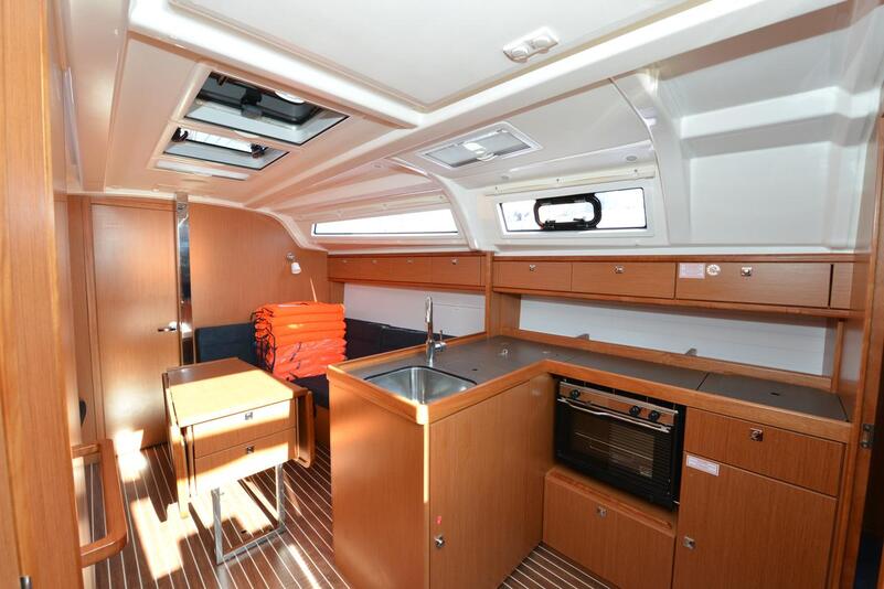 Photo #9 - Bavaria Cruiser 37 - 3 cab. (Eneja) en Biograd - 30264