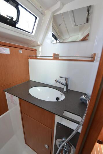 Photo #14 - Bavaria Cruiser 37 - 3 cab. (Eneja) en Biograd - 30264