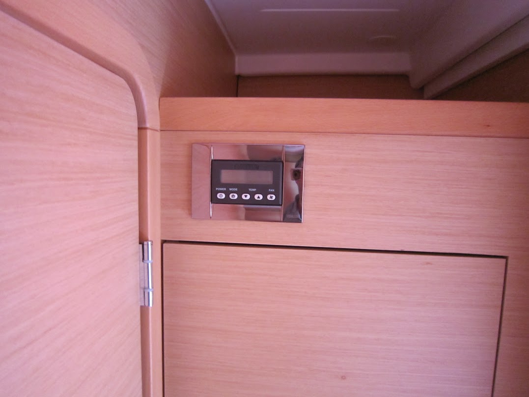 Photo #4 - Lagoon 400 S2 - 4 + 2 cab. (Emerald Seas) in Athen - 30326