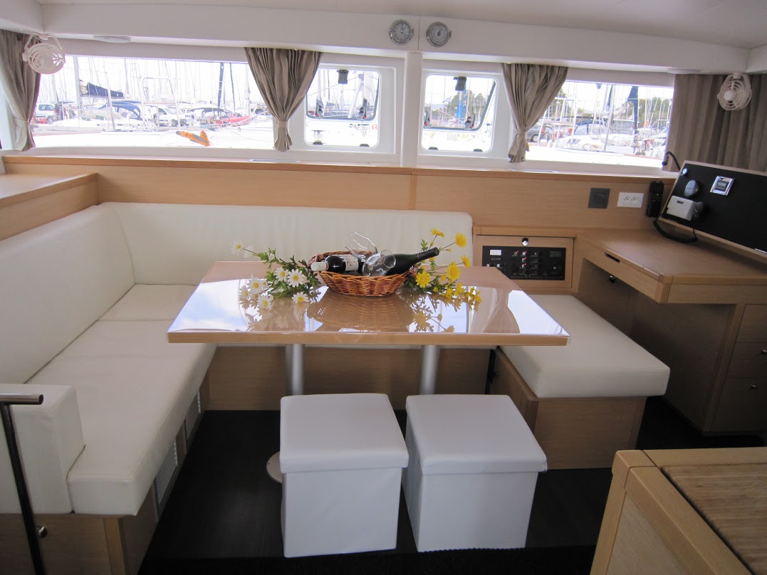 Photo #8 - Lagoon 400 S2 - 4 + 2 cab. (Emerald Seas) in Athen - 30326