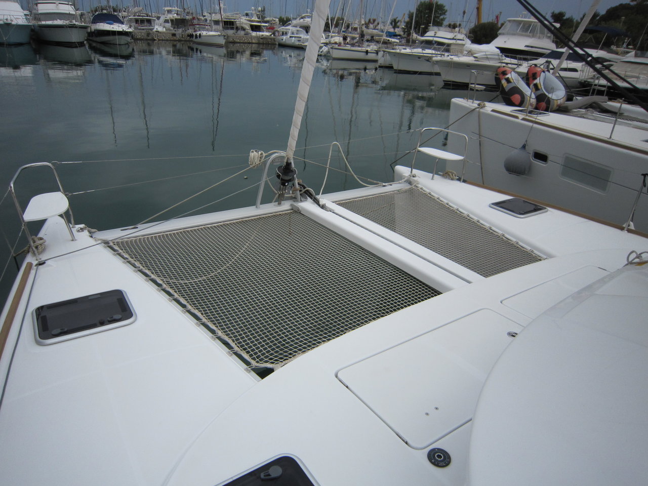 Photo #4 - Lagoon 380 - 4 cab. (ThunderCat) in Lavrion - 30327