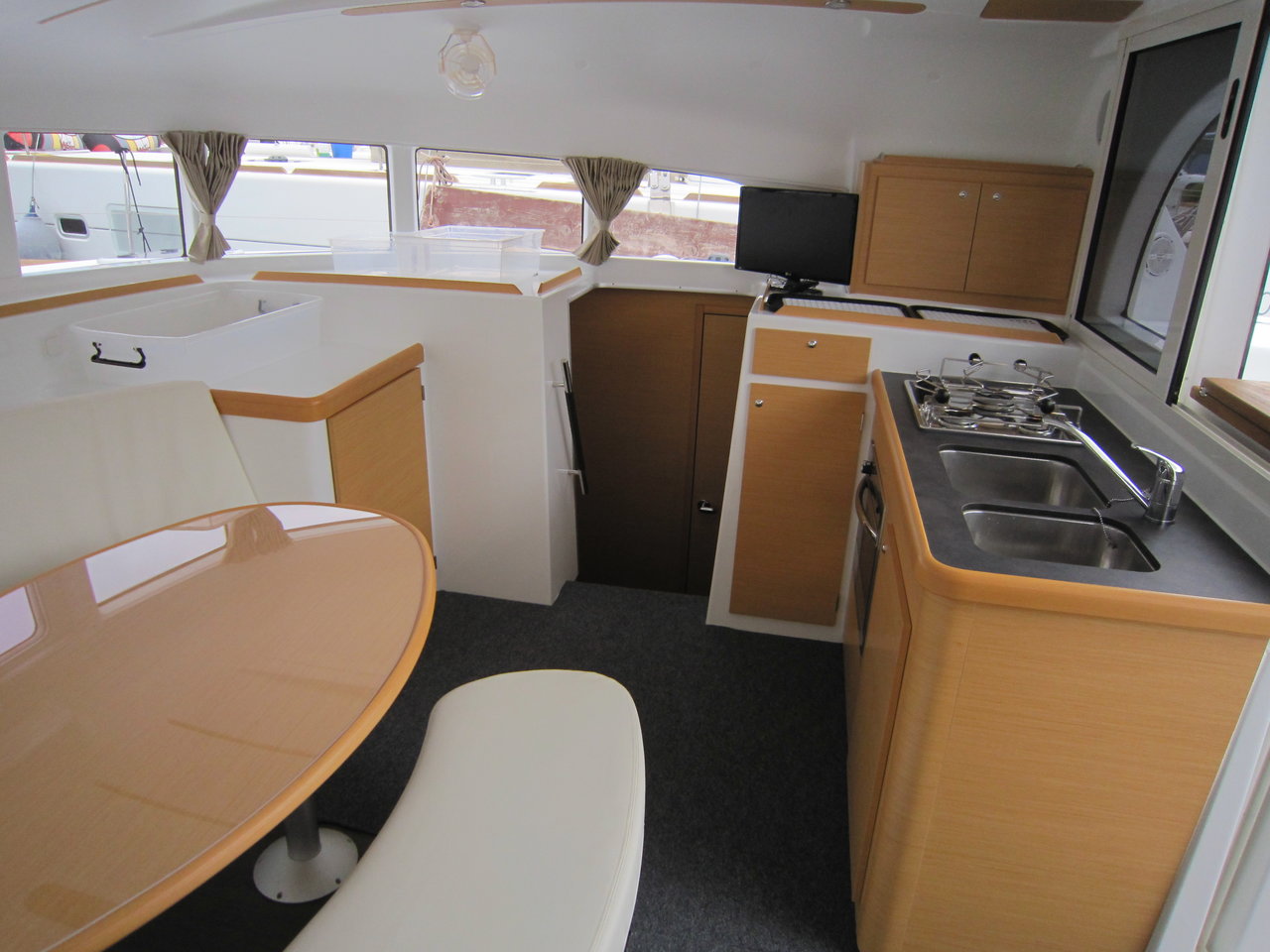 Photo #9 - Lagoon 380 - 4 cab. (ThunderCat) in Lavrion - 30327