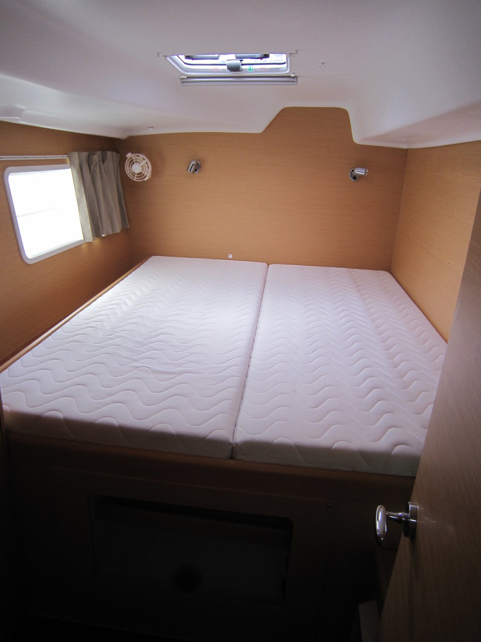 Photo #15 - Lagoon 380 - 4 cab. (ThunderCat) in Lavrion - 30327