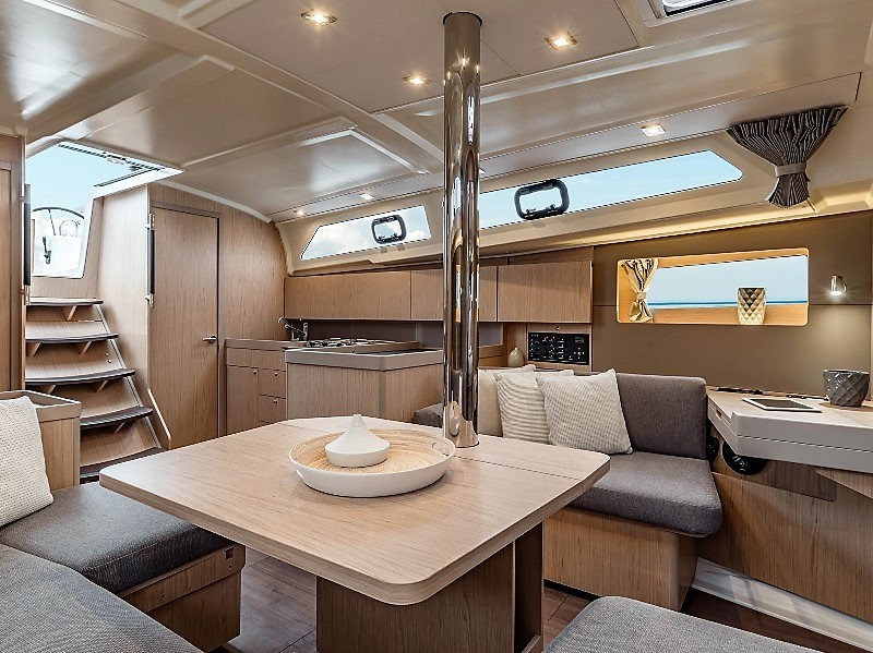 Photo #7 - Oceanis 41.1 (LASLOUDIR III) in Port Pin Rolland - 30374