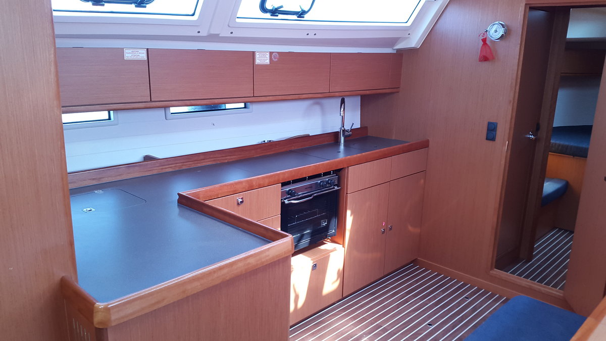 Photo #7 - Bavaria Cruiser 46 - 4 cab. (Okyalos) in Lavrion - 30501